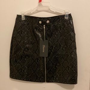 Shine star collection zipper leather like mini skirt